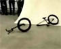 Il casse son bmx en 2 en tombant apres un tailwhip !