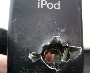 IPod fail : un iPod en bien mauvais etat transperce de part en part ...