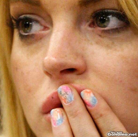 Les ongles de Lindsay Lohan qui devait se douter qu elle allait etre la cible des photographes