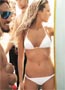 Blake Lively en maillot de bain pose pour Vogue en mode surfeuse ultra sexy !