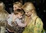 Le fils de Britney tres interresse par le decolte de Paris Hilton