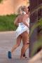Britney spears a la plage. Avec ou sans bikini ?!?