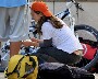 L actrice americaine Eliza Dushku avec le string qui depasse de son pantalon