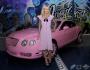 Paris Hilton aime le rose. Surtout pour sa voiture !