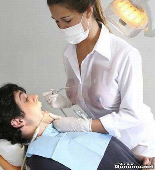 Une femme dentiste qui n aura pas beaucoup de mal a faire ouvrir la bouche en grand a son patient