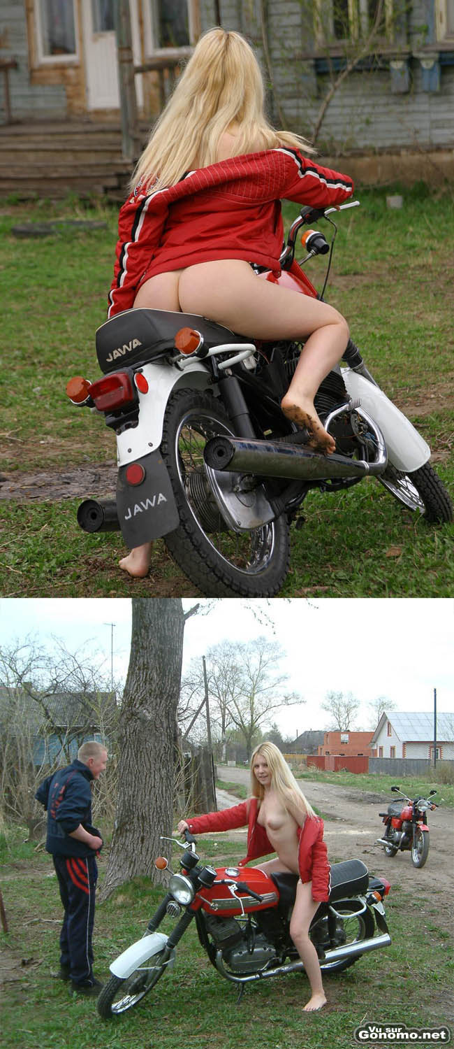 Motarde nue : une jolie blondinette fait un petit tour a la campagne a poil sur sa moto !