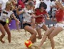 Beach soccer avec des femmes nues ... enfin presque ! :p