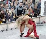 Oops le sein d une danseuse se barre de sa robe pendant son spectacle !