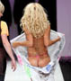 Pamela Anderson a moitie a poil en Nouvelle Zelande pour la Fashion week