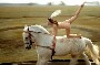 Rouquine nue a cheval : ca donnerait presque envie de retourner voir un numero de cirque :p