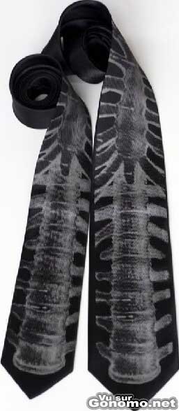 Une cravate hideuse avec une colonne vertebrale pour motifs