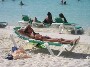 La maigreur d une femme en bikini sur la plage fait peur ! :s