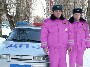 Des policiers surement tres contents de recevoir leurs nouveaux uniformes roses