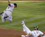 Un joueur de baseball qui veut en allumer un autre avec la balle !