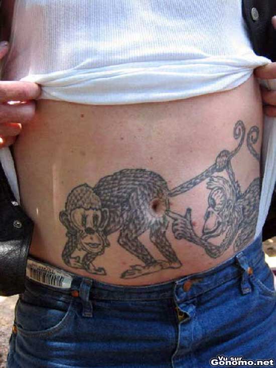 Un tatoo delire avec deux singes qui font des cochonneries ! :)