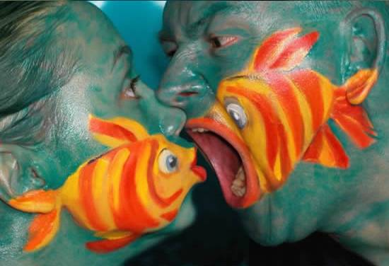 Fish kiss 