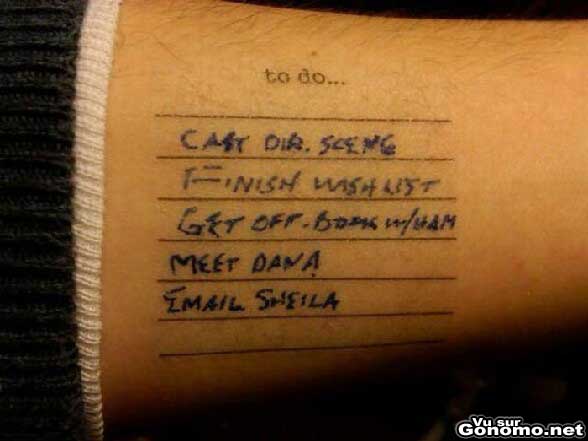 To do Tattoo : une liste de choses a faire, a remplir au stylo, tatouee sur le bras