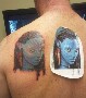 Tatouage Avatar : il se fait tatouer le visage d un Avatar dans le dos. Le resultat est pas top !