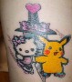 Tatouage Hello Kitty et Pokemon ! J espere pour lui que c est un tatouage temporaire ;)
