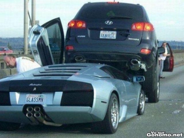 Lamborghini vs Hyundai : une Lambo se prend le derriere d un tout terrain Hyundai  :s