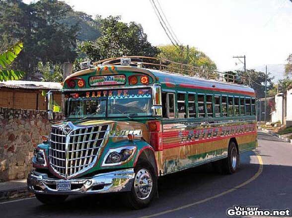 Chicken Bus : les bus tape a l oeil du Guatemala dont la base est le schoolbus americain